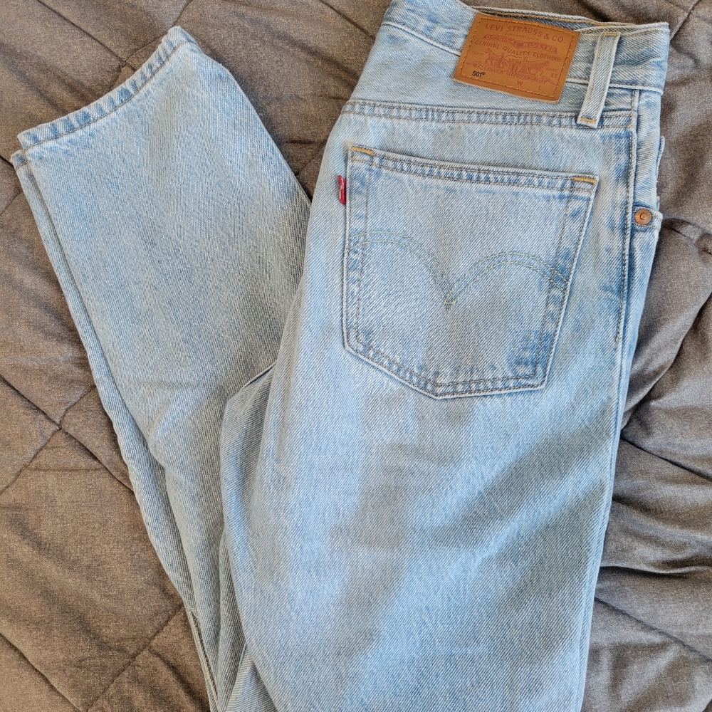 Levi women's 501s size 25x28 EUC